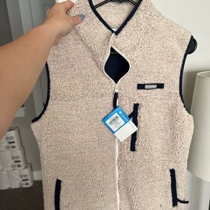 L Columbia vest